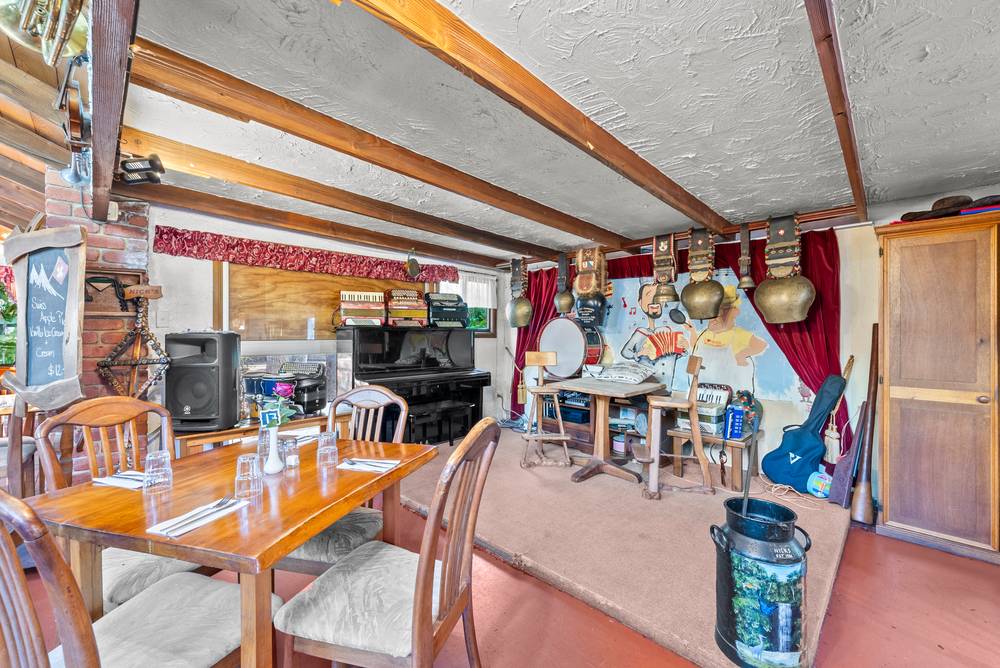 33 Gillies Range Road, YUNGABURRA, QLD 4884