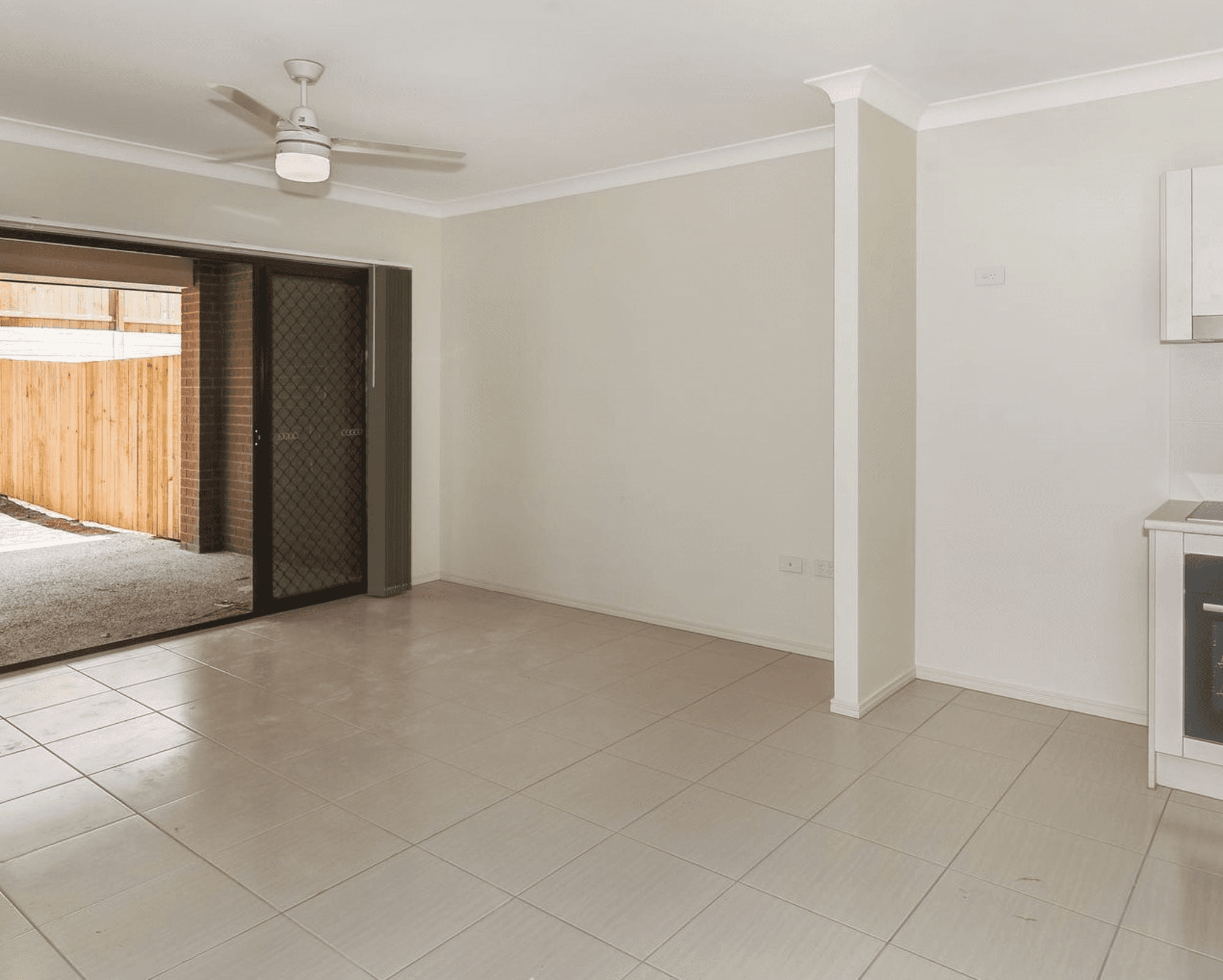 1/5 Esther Place, NAMBOUR, QLD 4560