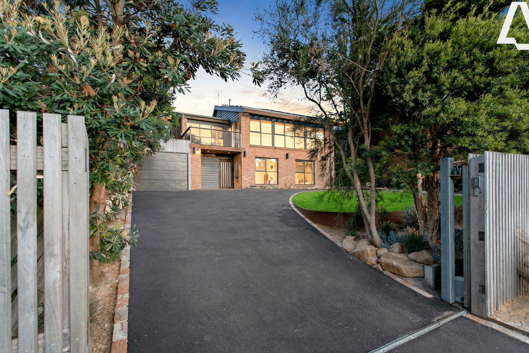 27 Carrathool Avenue, ROSEBUD, VIC 3939