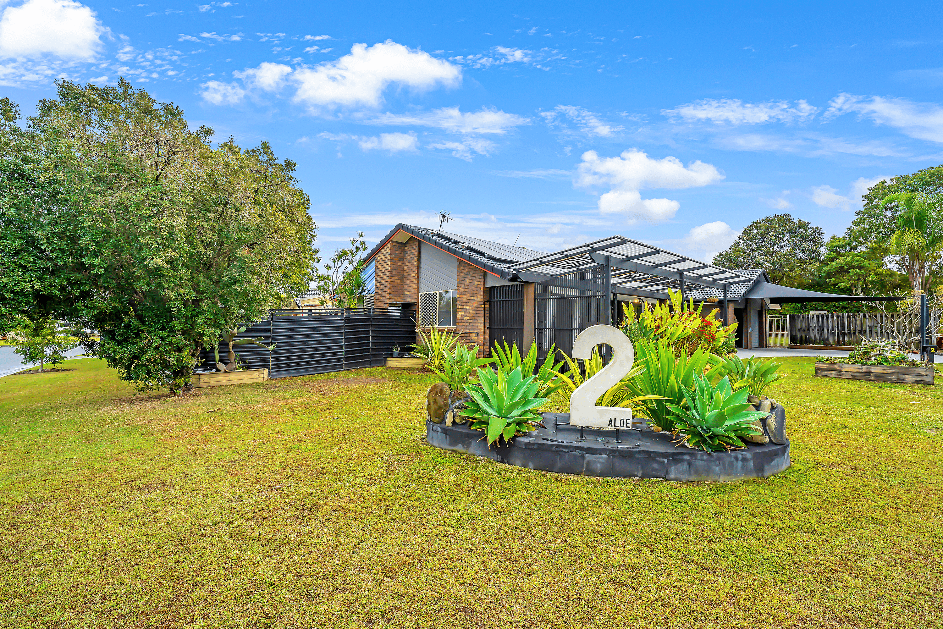 2 Aloe Court, ELANORA, QLD 4221