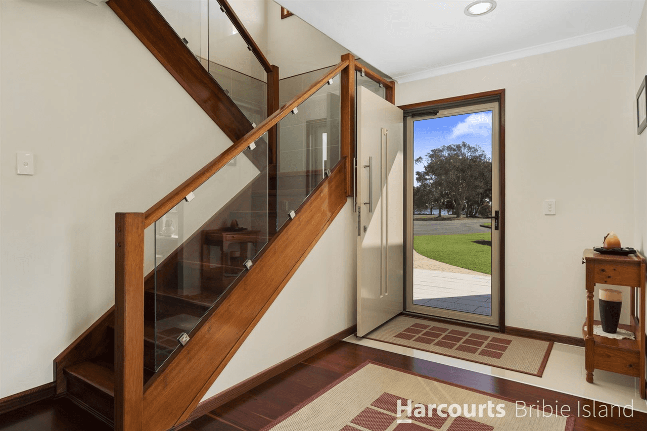 9 Whitby Court, BANKSIA BEACH, QLD 4507