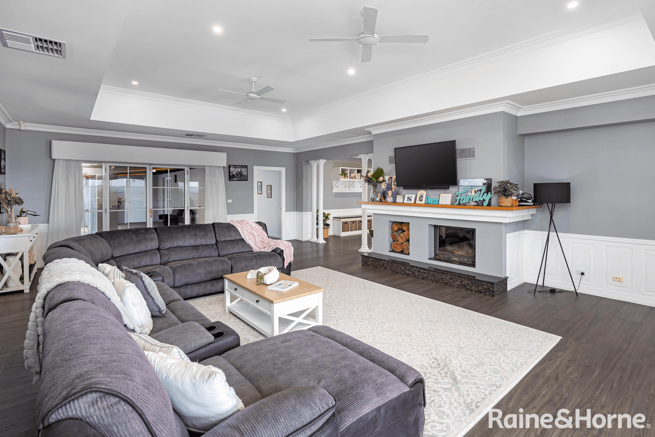 3 Gordon Close, KOORINGAL, NSW 2650