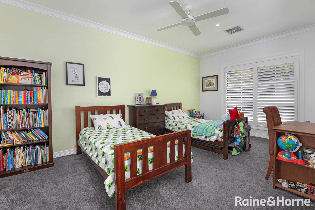 3 Gordon Close, KOORINGAL, NSW 2650