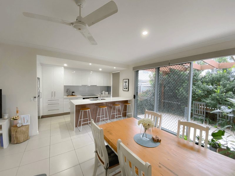 5/2 Waters Close, HOPE ISLAND, QLD 4212