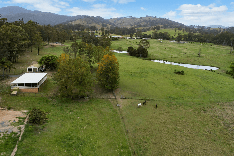 18 Red Gully Road, BURRELL CREEK, NSW 2429
