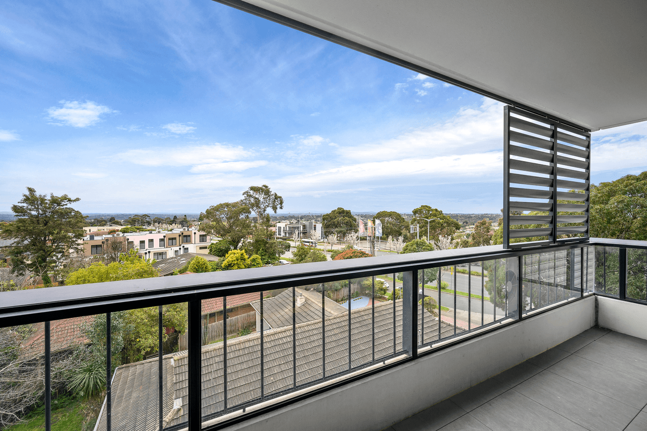 404/5 Sovereign Point Court, DONCASTER, VIC 3108