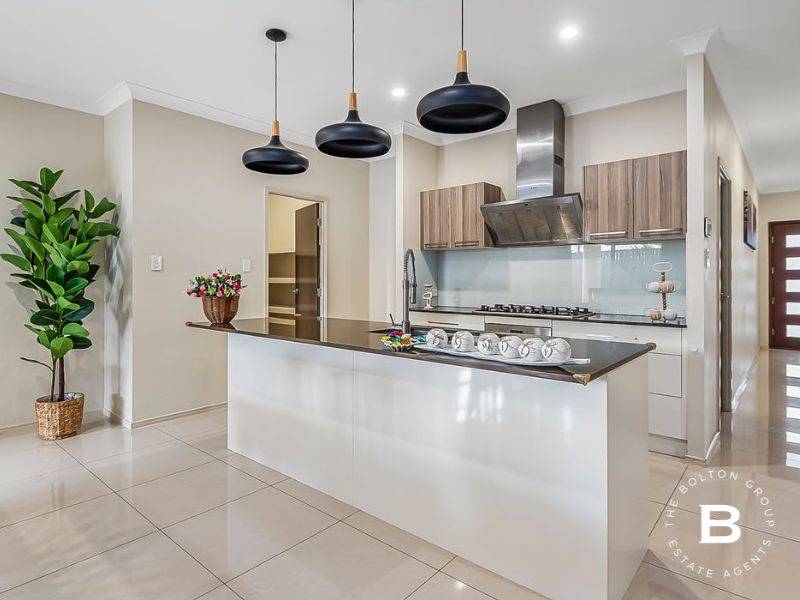 7 Kangaroo Crescent, Springfield Lakes, QLD 4300