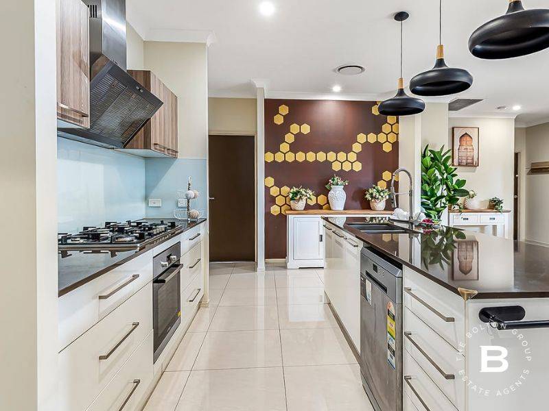 7 Kangaroo Crescent, Springfield Lakes, QLD 4300