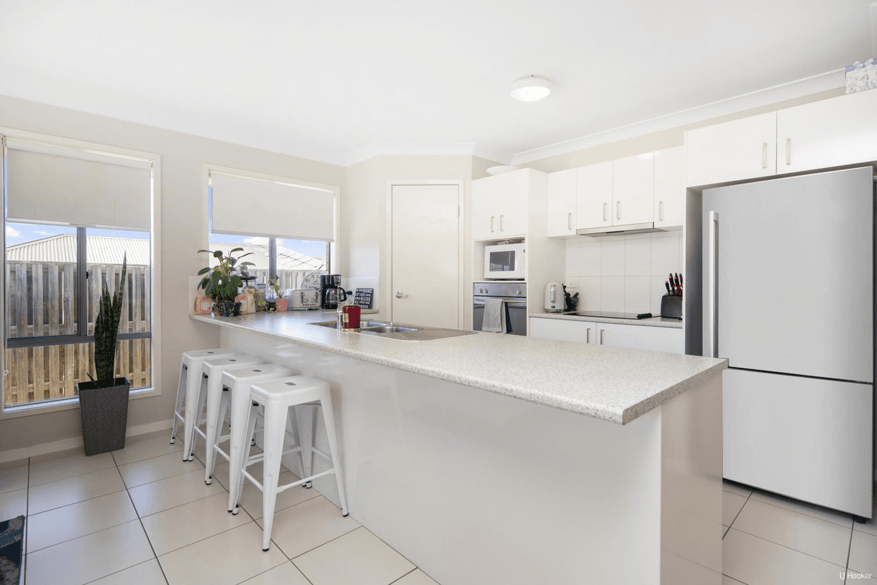 31 Goldenwood Crescent, FERNVALE, QLD 4306