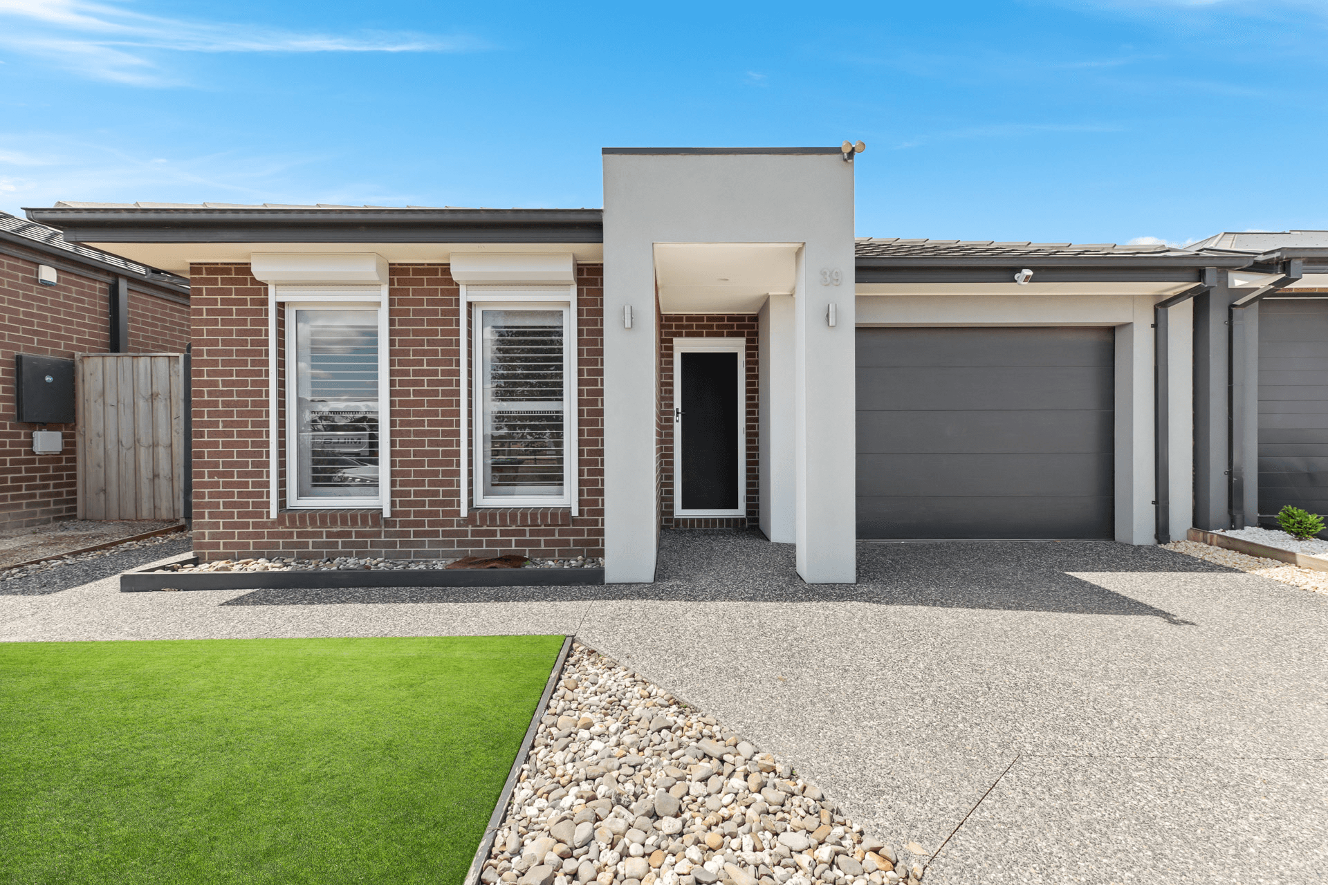 39 Dewhurst Circuit, CRANBOURNE EAST, VIC 3977