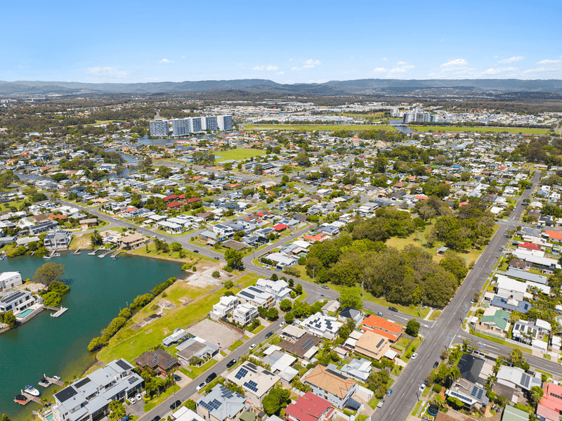 18 Ray Street, RUNAWAY BAY, QLD 4216