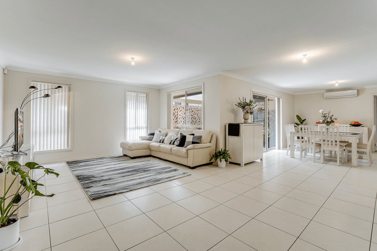 25 Mclucas Circuit, Elderslie, NSW 2570