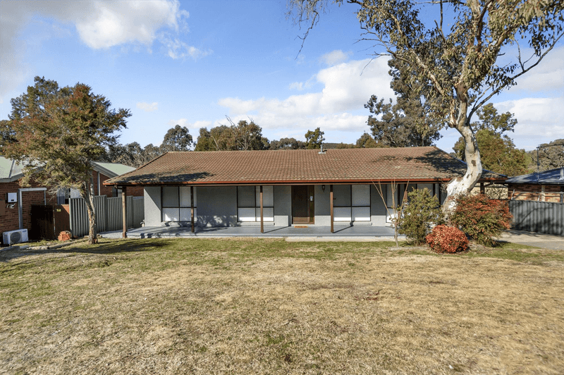 94 Enid Lorimer Circuit, CHISHOLM, ACT 2905