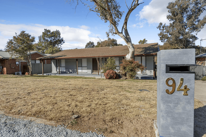 94 Enid Lorimer Circuit, CHISHOLM, ACT 2905