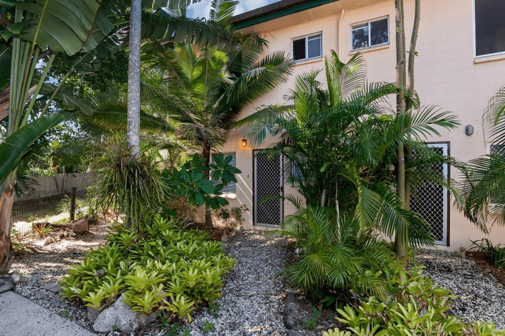 4/15-17 Fern Street, HOLLOWAYS BEACH, QLD 4878