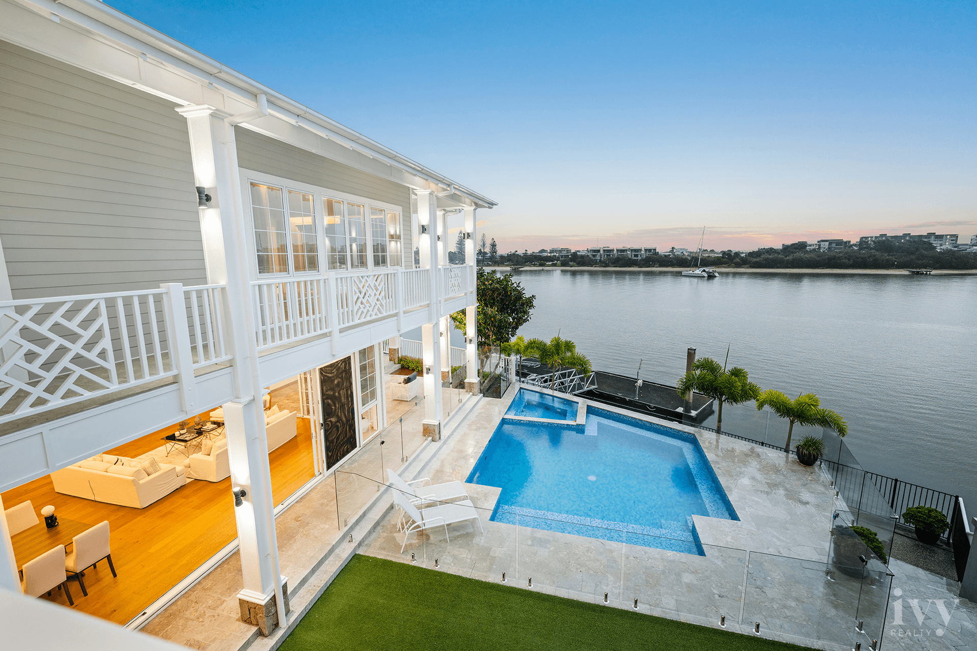 1 Royal Mews, Sovereign Islands, QLD 4216