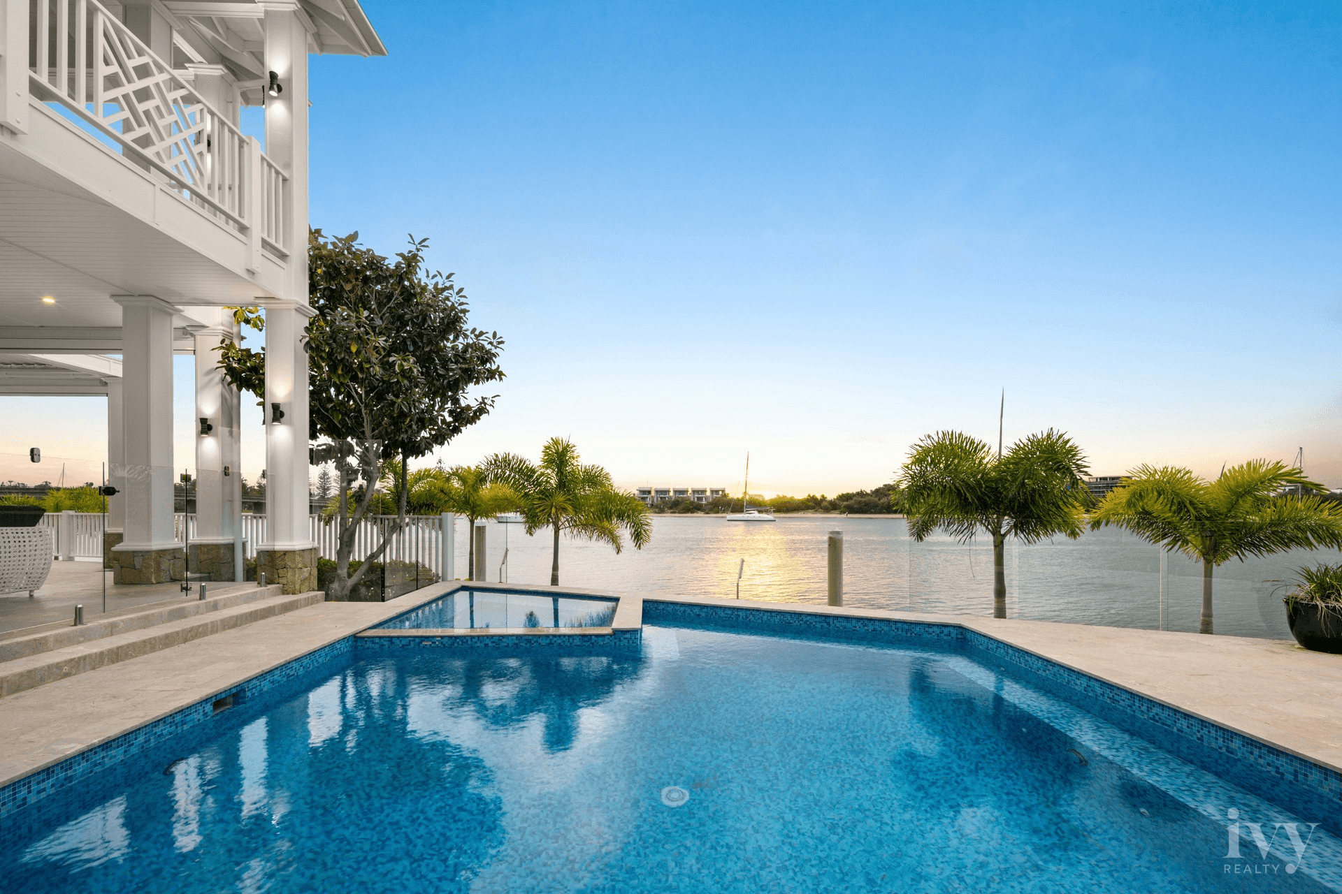 1 Royal Mews, Sovereign Islands, QLD 4216