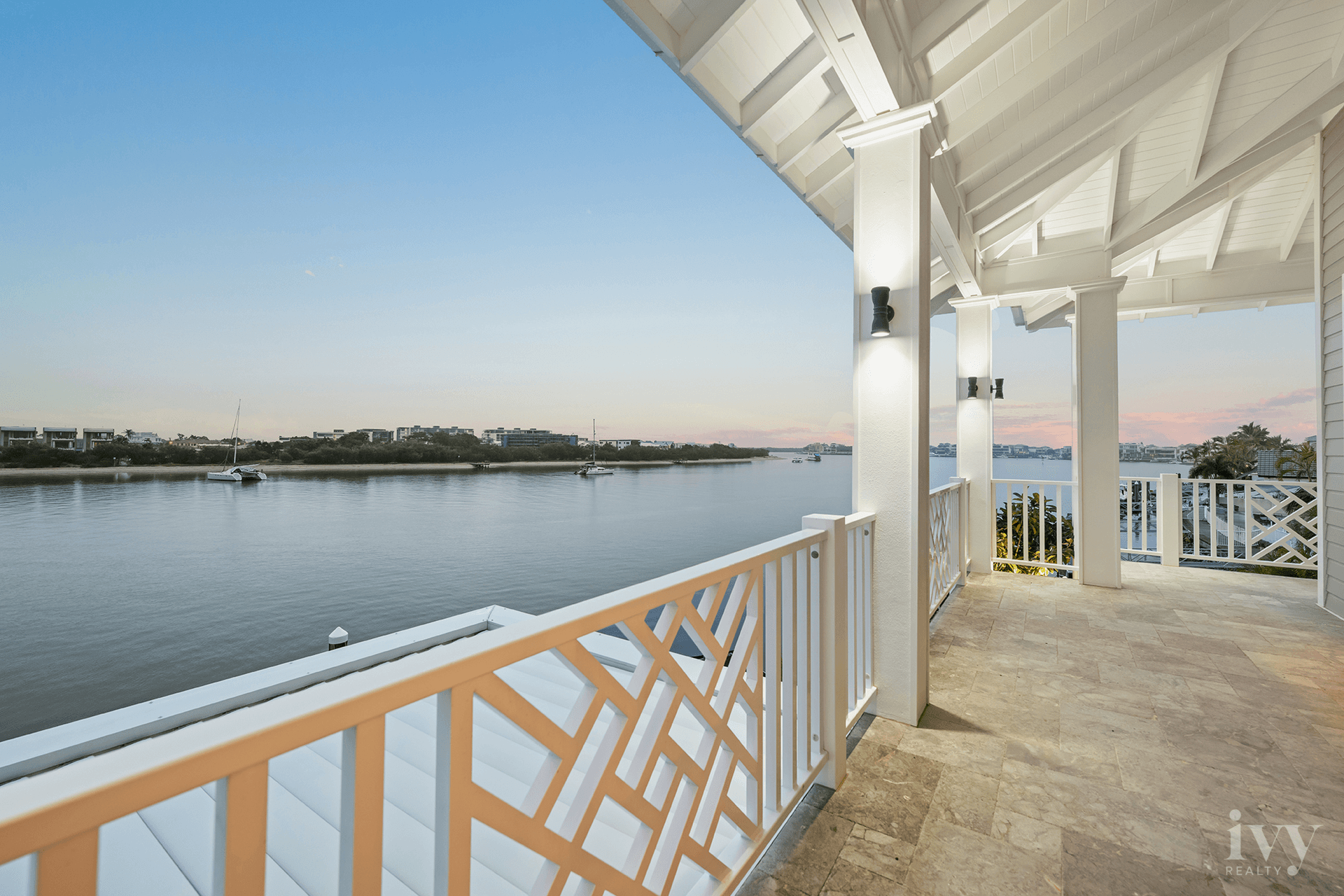 1 Royal Mews, Sovereign Islands, QLD 4216