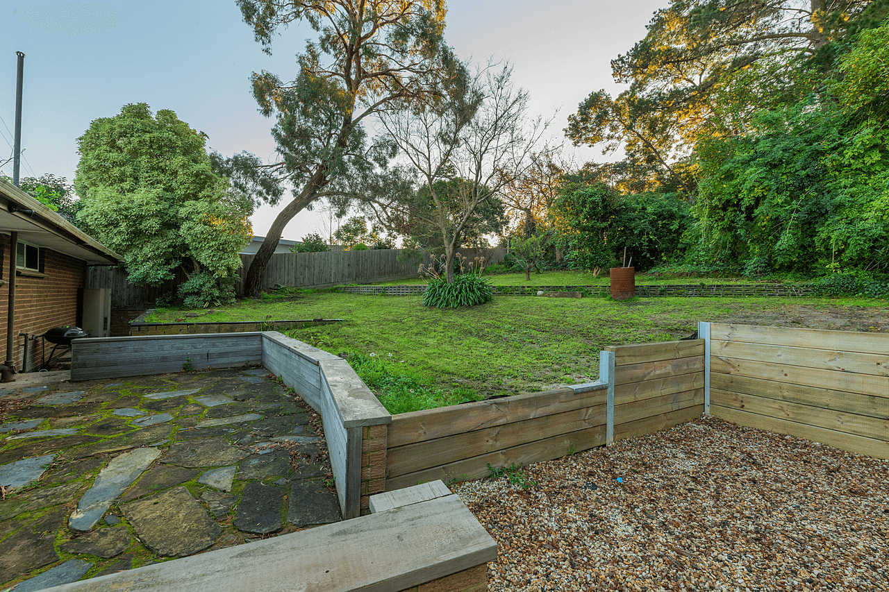 16 Queens Court, BERWICK, VIC 3806