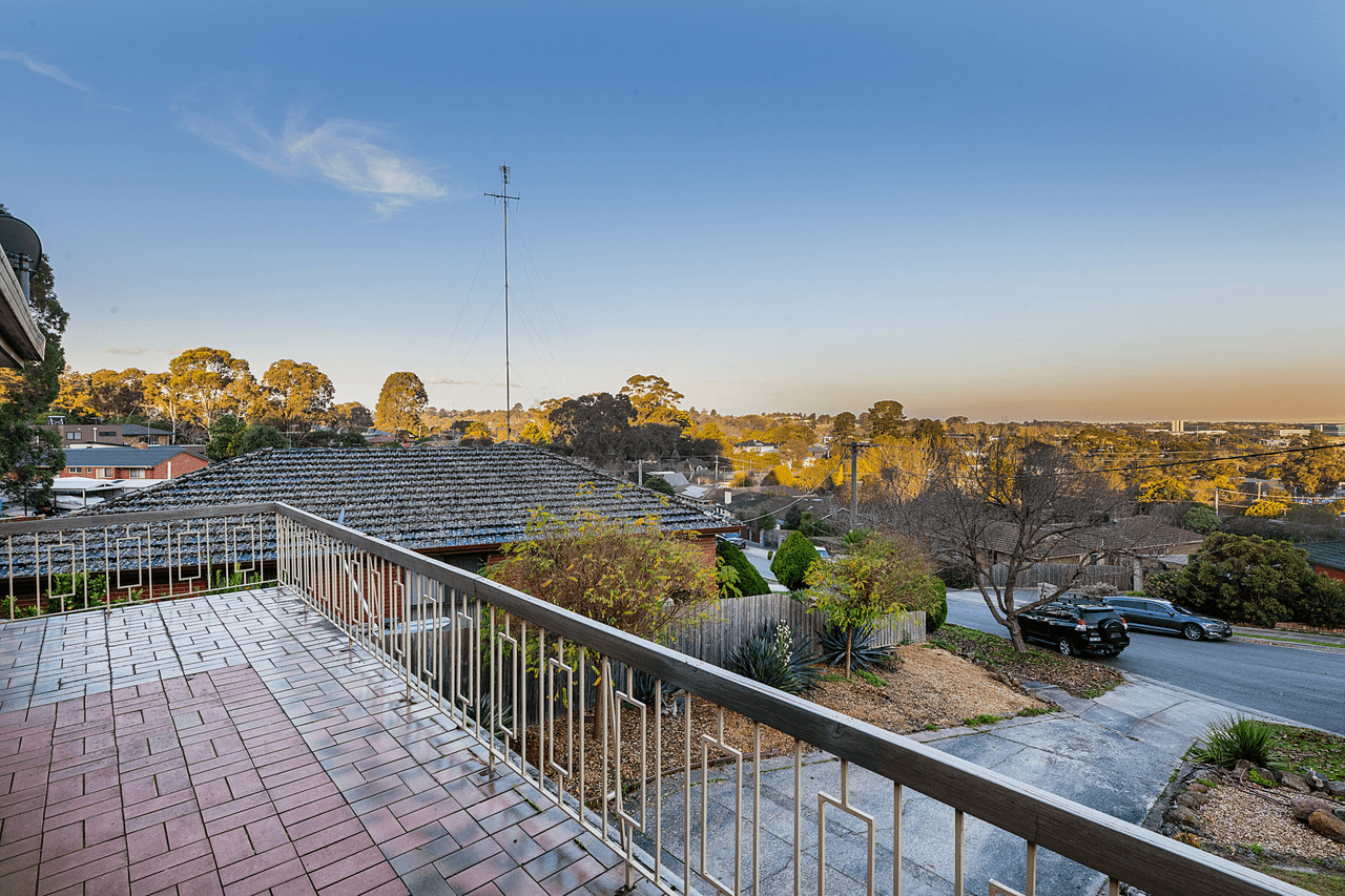 16 Queens Court, BERWICK, VIC 3806