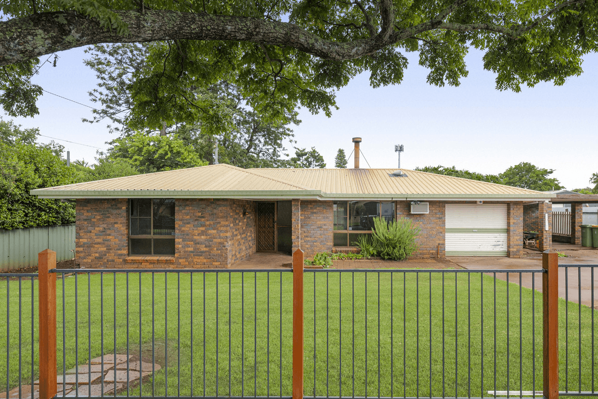 10 Cloake Street, Rockville, QLD 4350