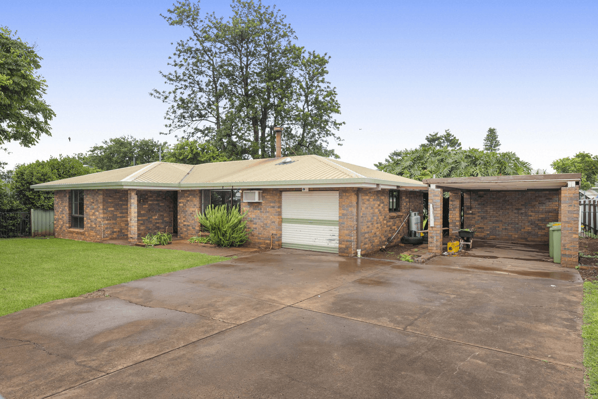 10 Cloake Street, Rockville, QLD 4350