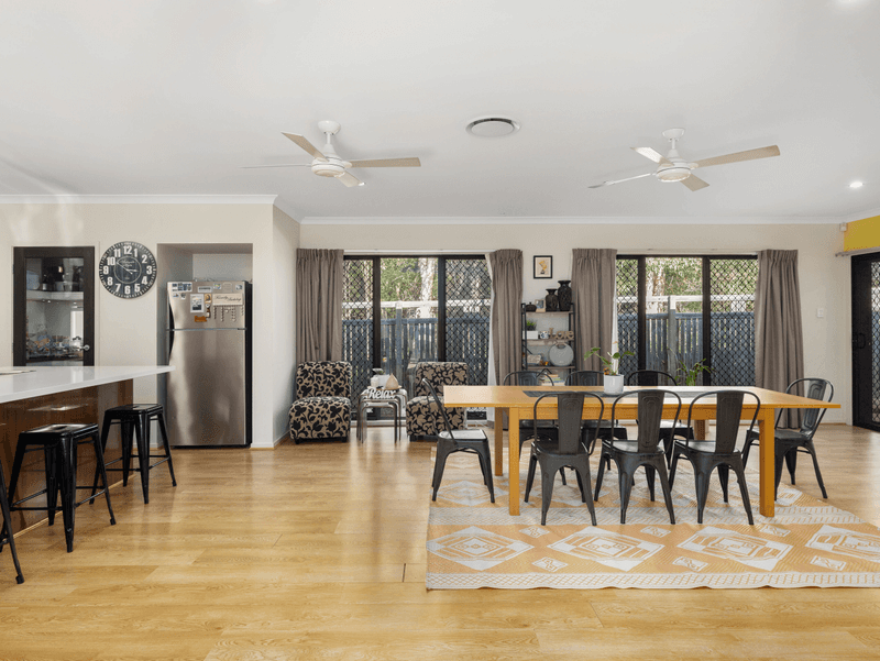 40 Foreshore Drive, SPRINGFIELD LAKES, QLD 4300