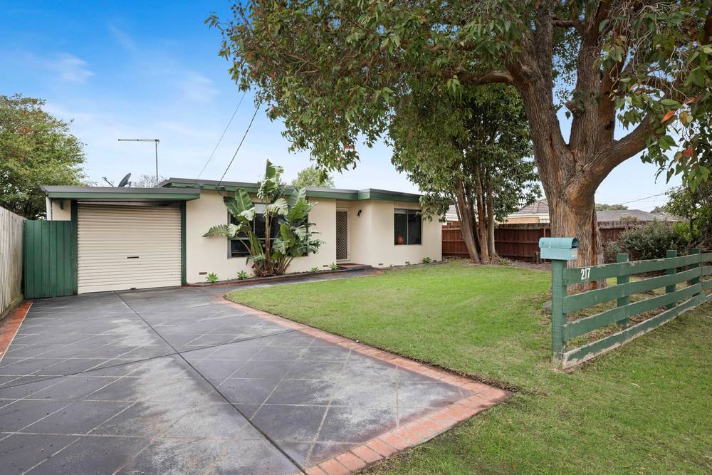 217 Ninth Avenue, Rosebud, VIC 3939