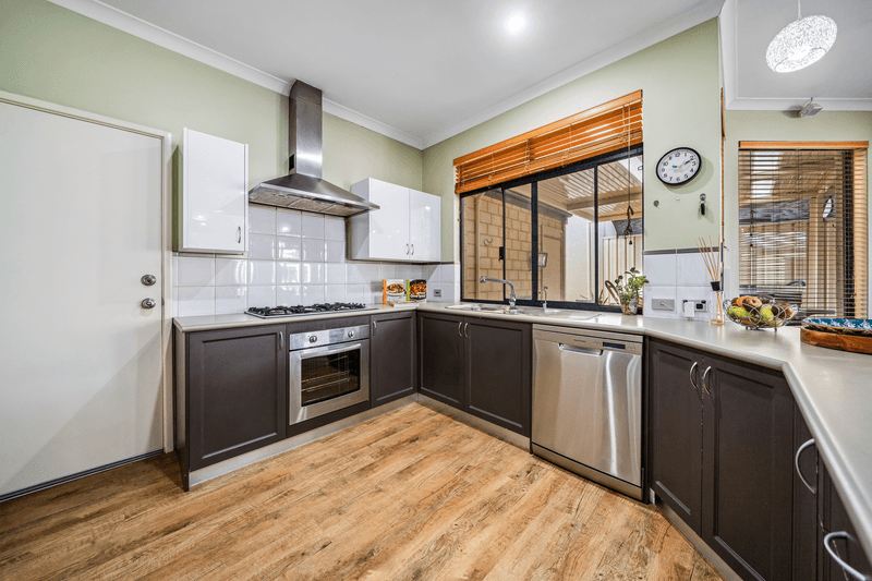 2 Greenwich Parade, CANNING VALE, WA 6155