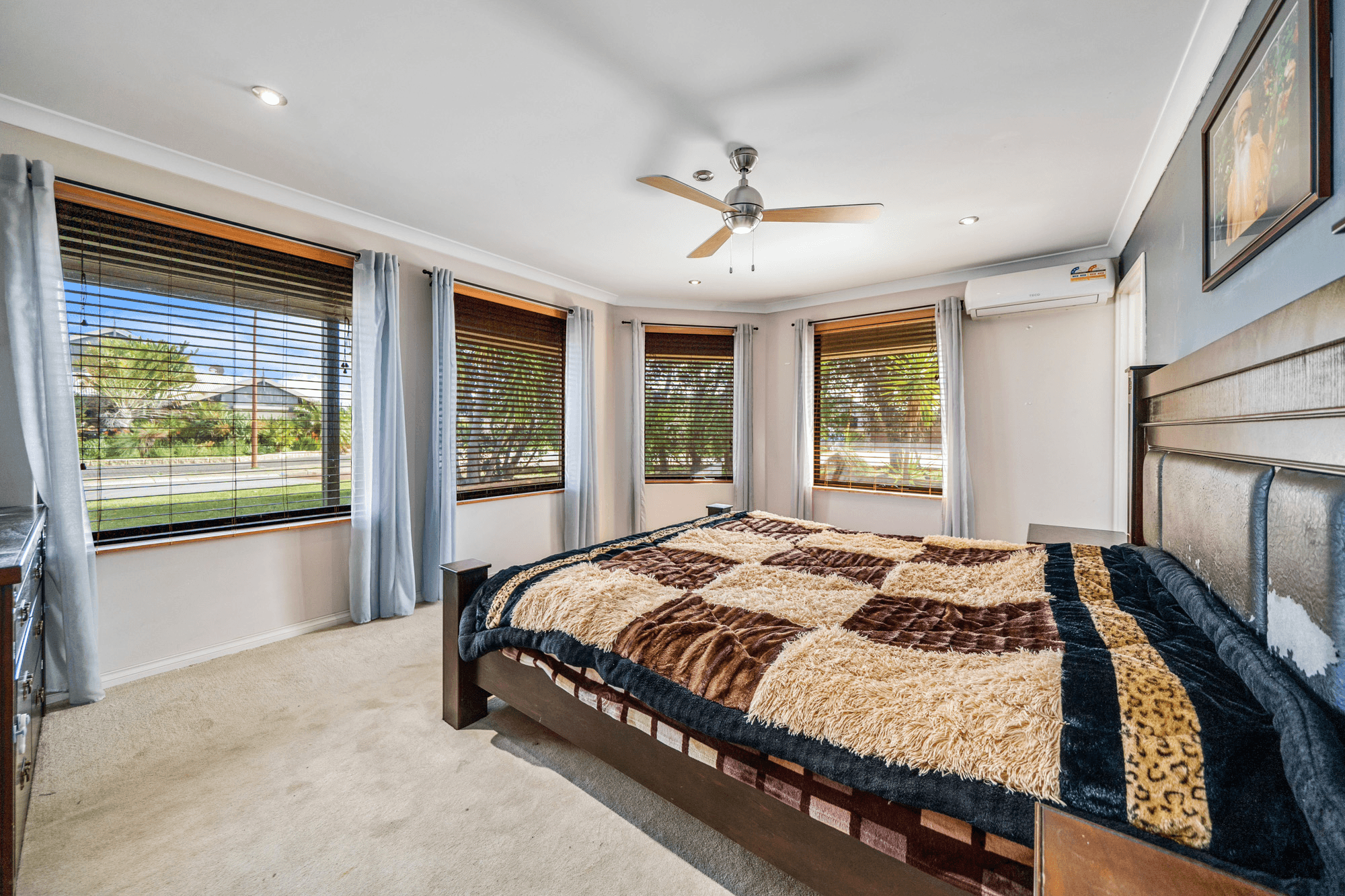 2 Greenwich Parade, CANNING VALE, WA 6155