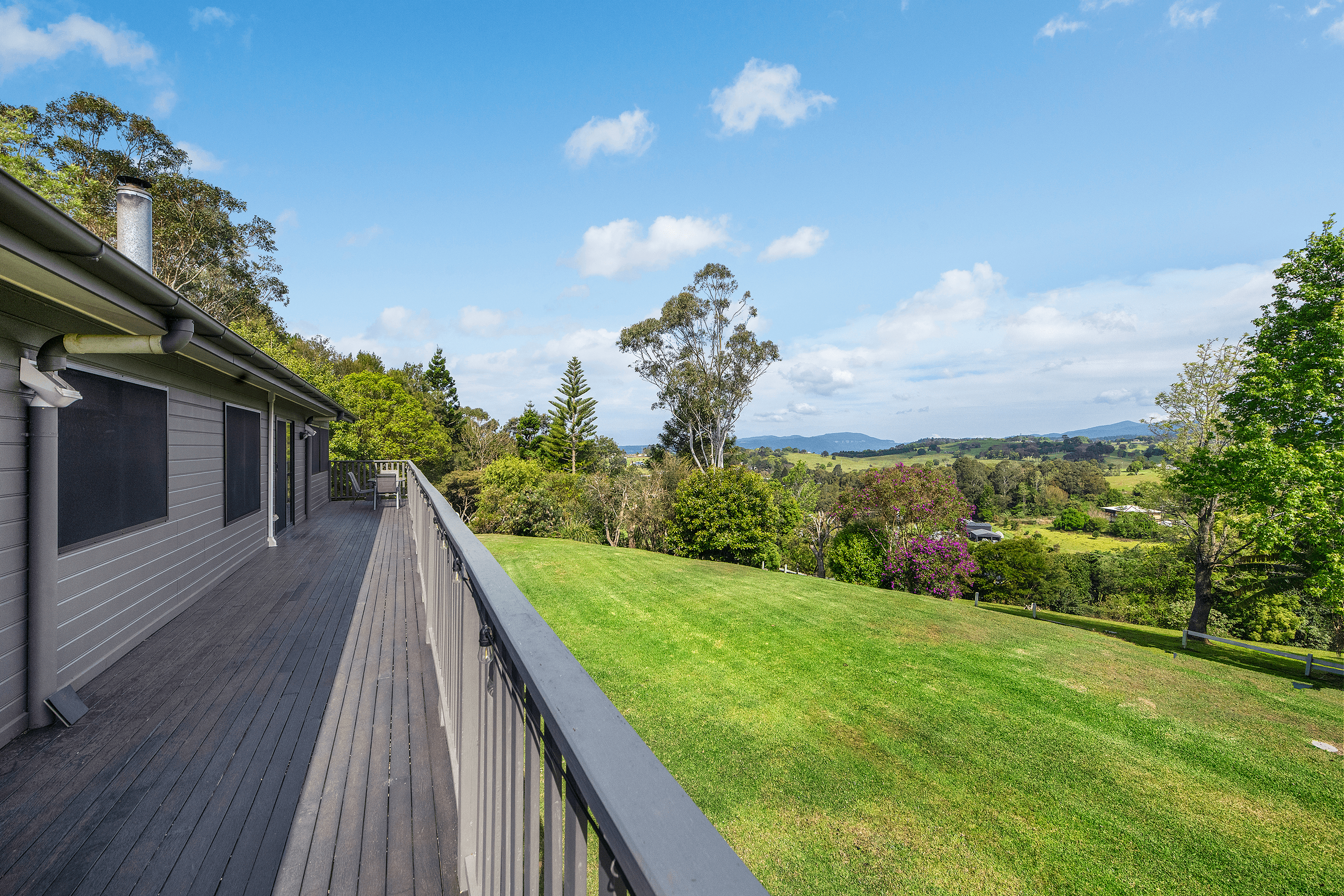 8 Wattle Court, BEECHMONT, QLD 4211