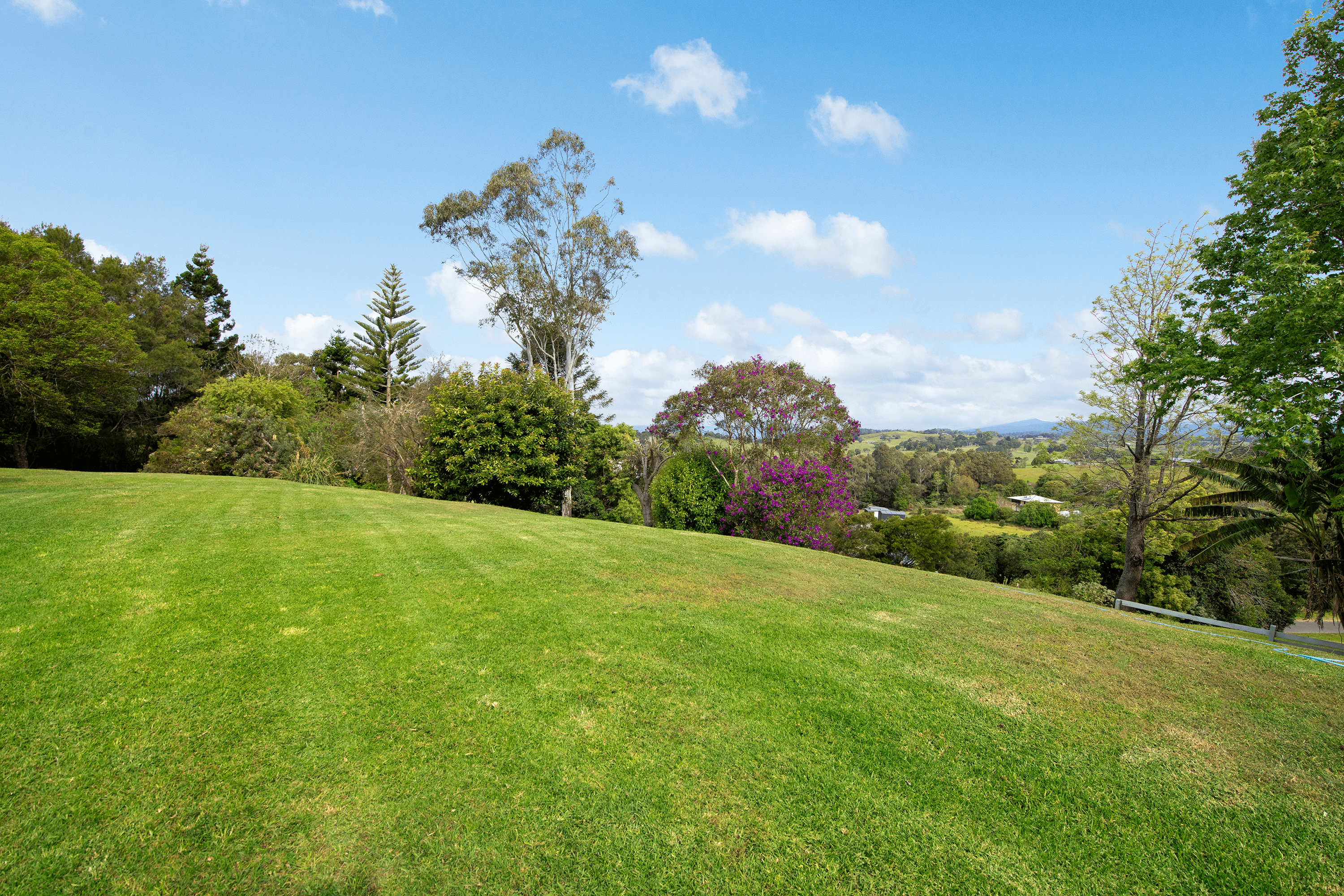 8 Wattle Court, BEECHMONT, QLD 4211