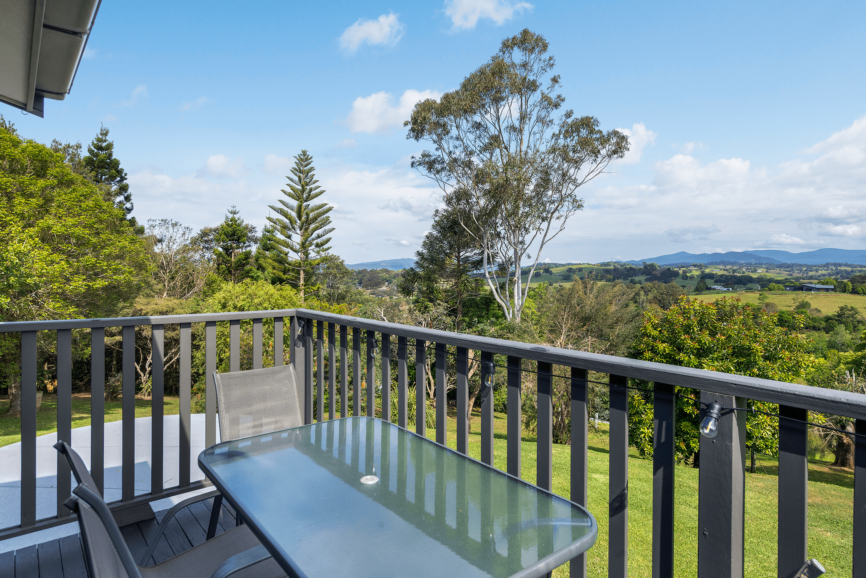 8 Wattle Court, BEECHMONT, QLD 4211