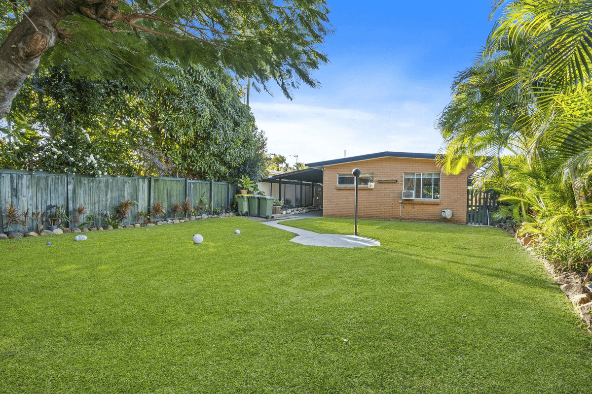 14 Nambur Street, Runaway Bay, QLD 4216