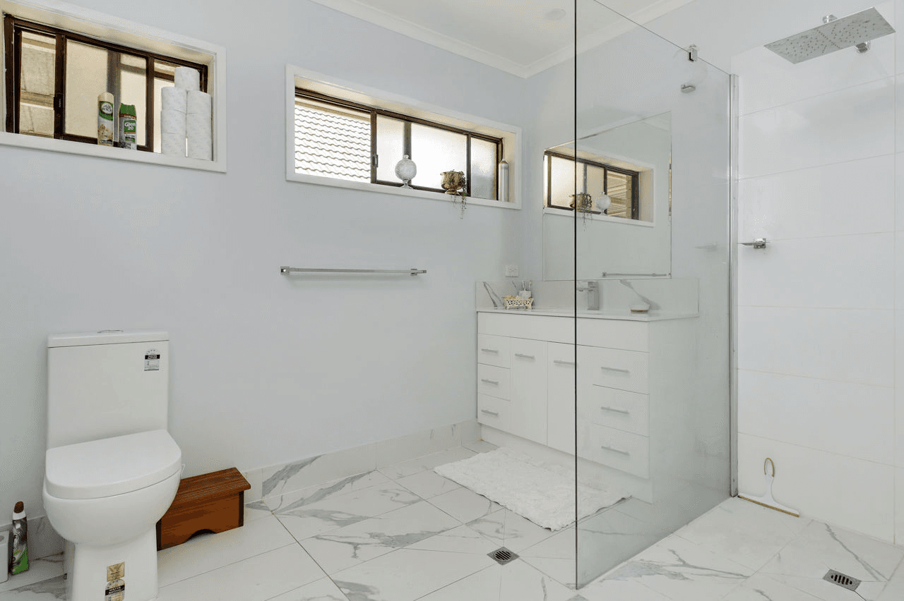 233 Burchfield Avenue, DENILIQUIN, NSW 2710