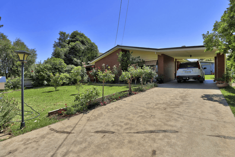 233 Burchfield Avenue, DENILIQUIN, NSW 2710