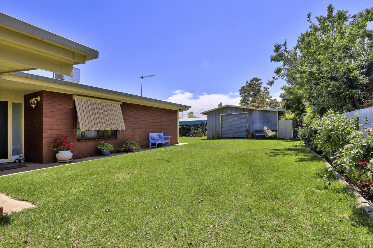 233 Burchfield Avenue, DENILIQUIN, NSW 2710