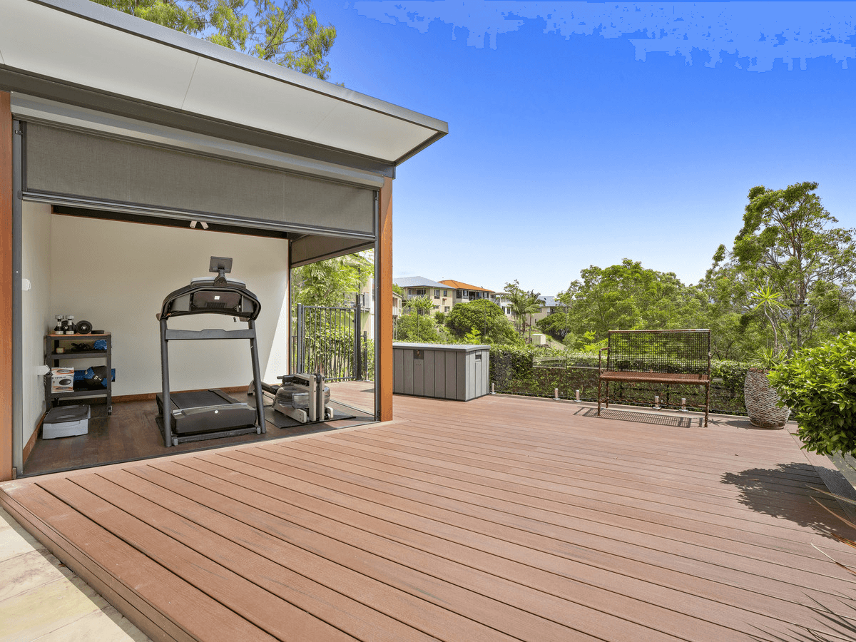 31 Tara Vista Boulevard, HIGHLAND PARK, QLD 4211