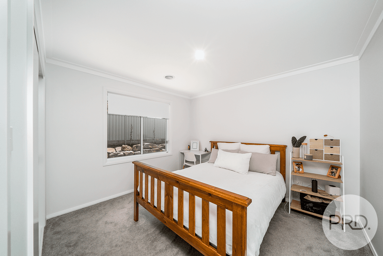 70 Coppabella Drive, GOBBAGOMBALIN, NSW 2650