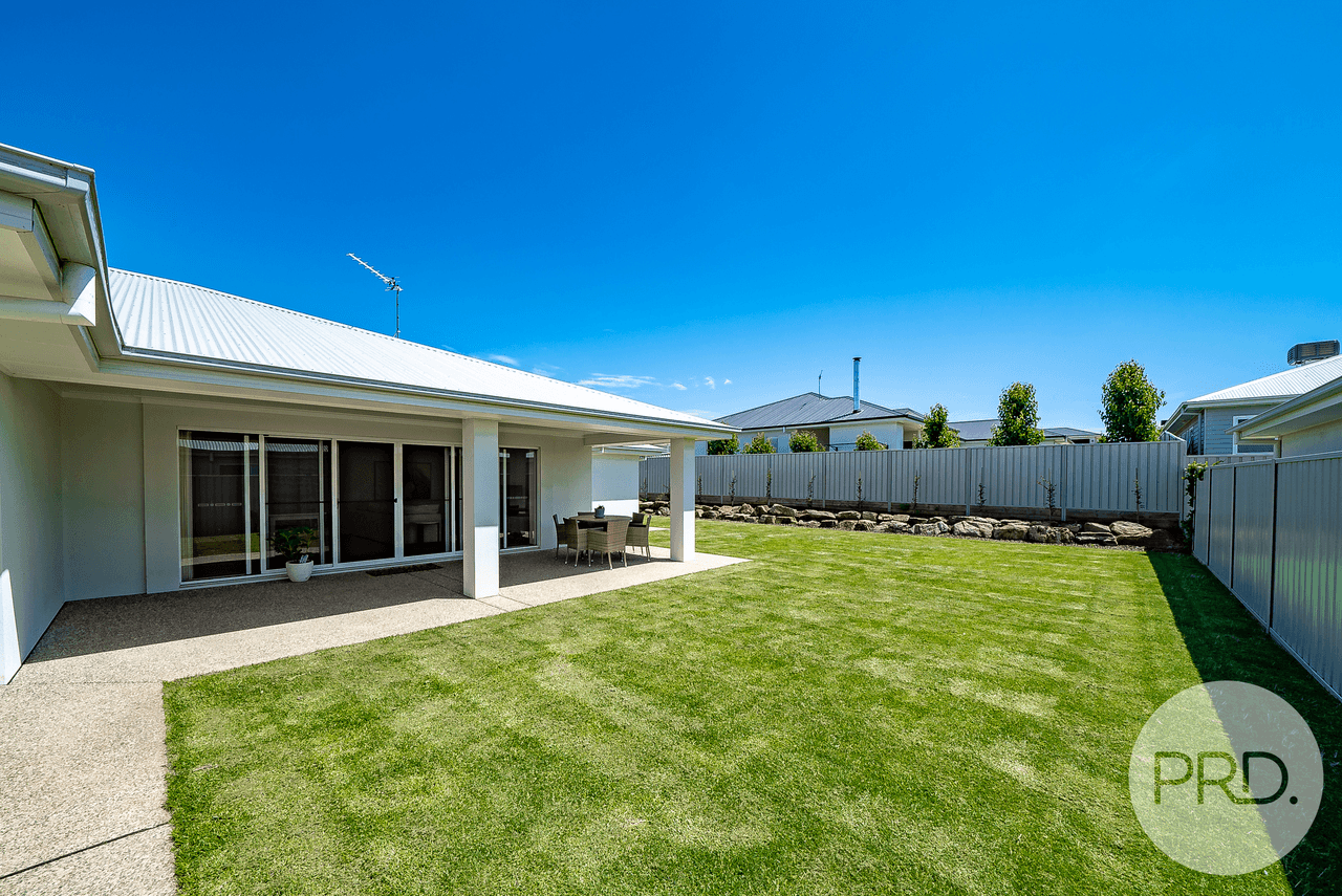 70 Coppabella Drive, GOBBAGOMBALIN, NSW 2650