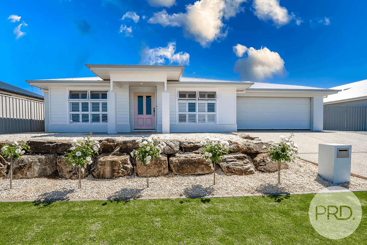 70 Coppabella Drive, GOBBAGOMBALIN, NSW 2650