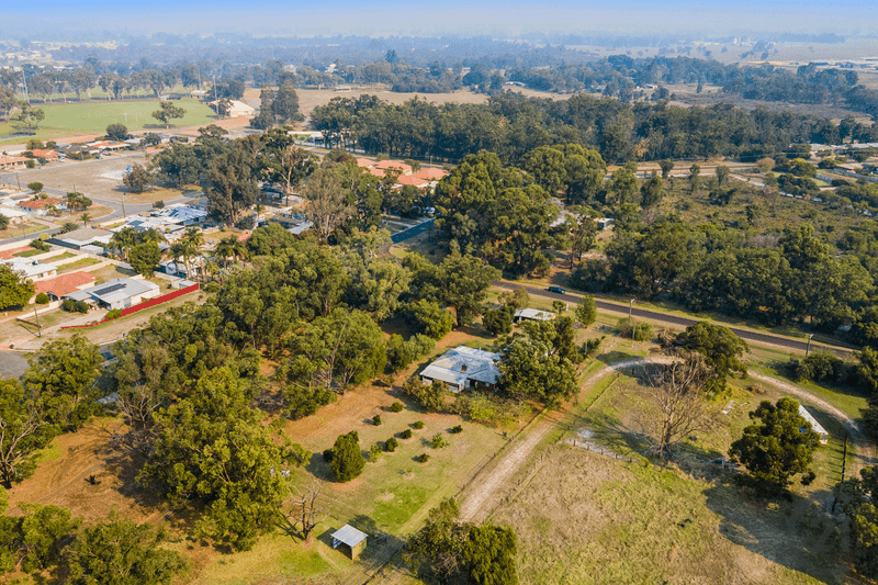 2 Tuckey Street, Pinjarra, WA 6208