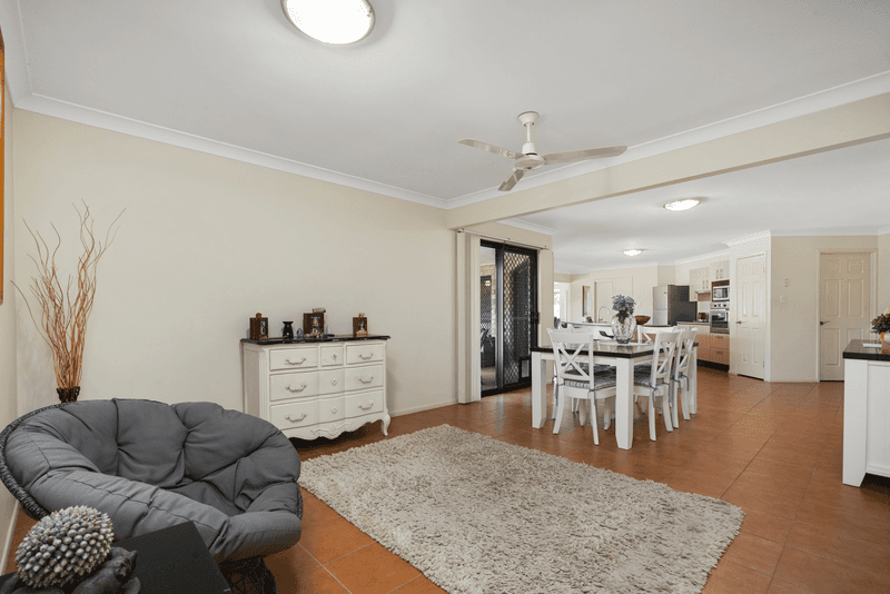 4 Rainbow Court, GLASS HOUSE MOUNTAINS, QLD 4518