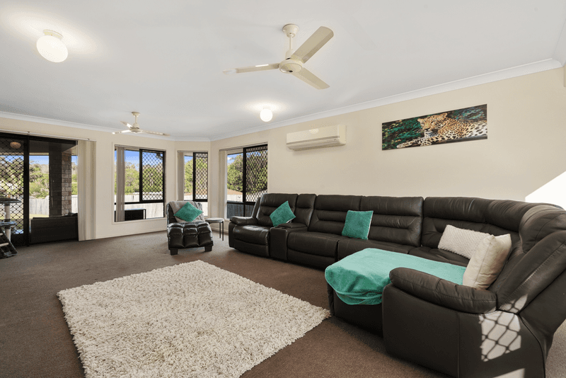 4 Rainbow Court, GLASS HOUSE MOUNTAINS, QLD 4518