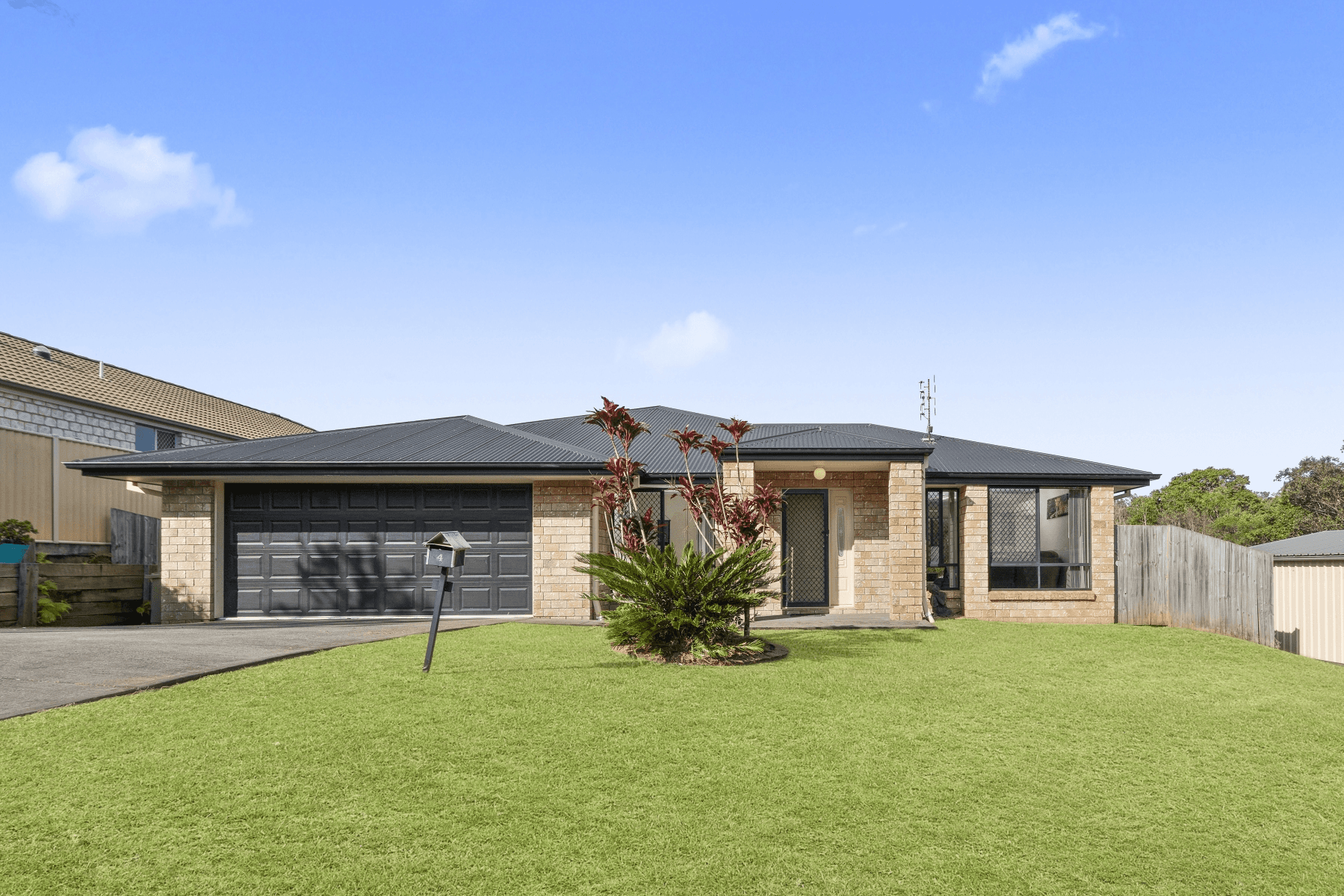 4 Rainbow Court, GLASS HOUSE MOUNTAINS, QLD 4518