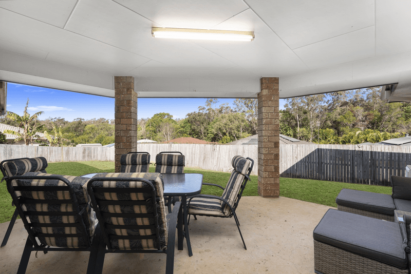 4 Rainbow Court, GLASS HOUSE MOUNTAINS, QLD 4518