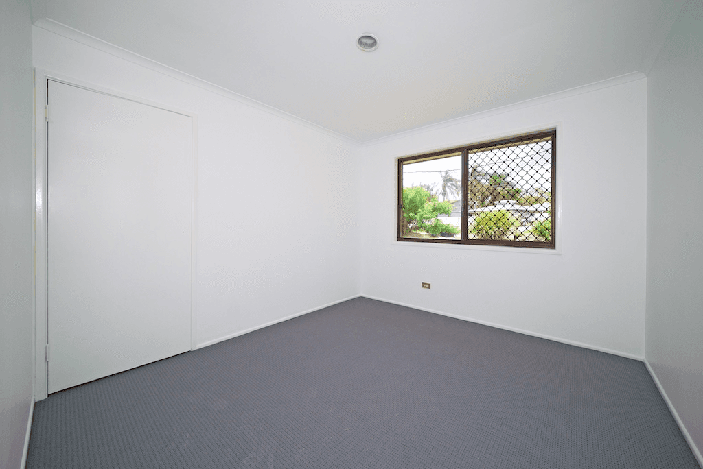 99 Waratah Drive, CRESTMEAD, QLD 4132