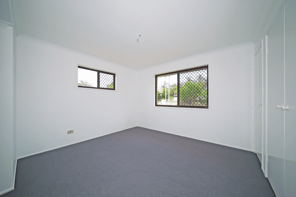 99 Waratah Drive, CRESTMEAD, QLD 4132