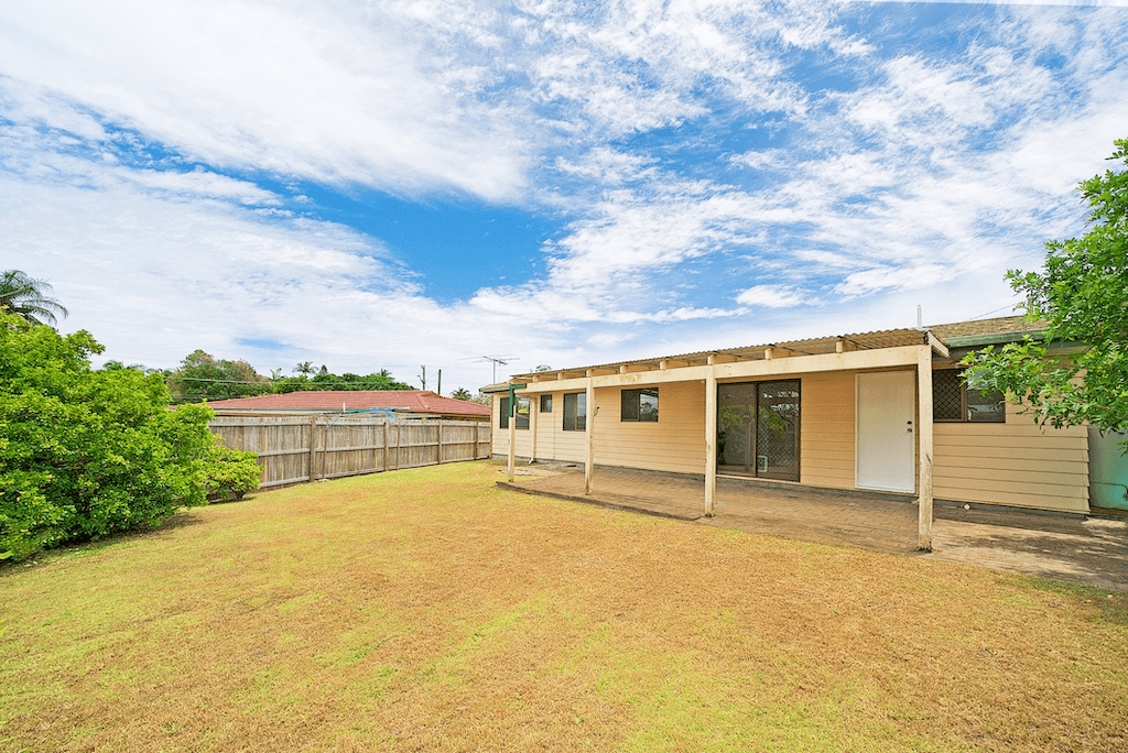 99 Waratah Drive, CRESTMEAD, QLD 4132