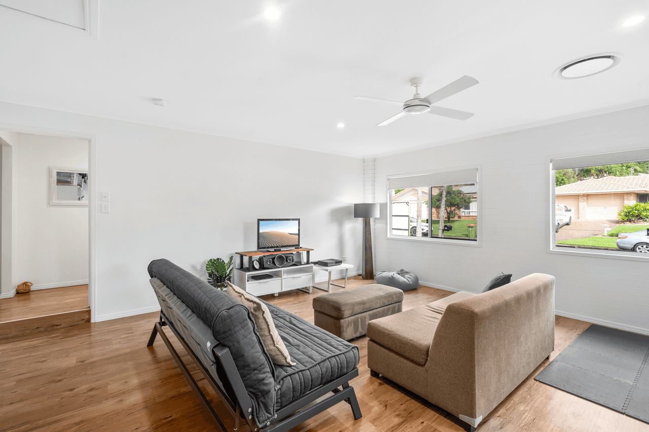 32 Wilkinson Crescent, CURRUMBIN WATERS, QLD 4223